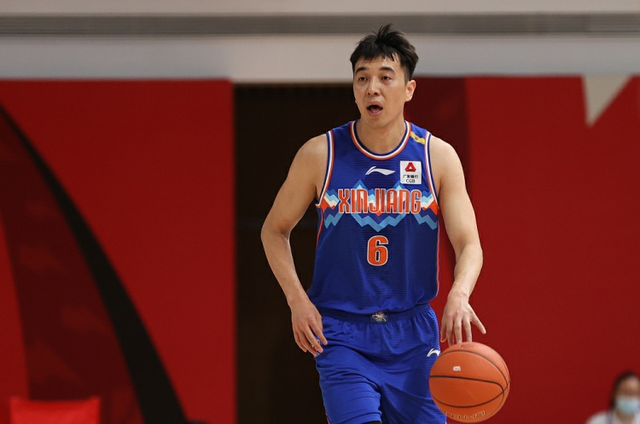 亚博体育登录入口-今夜体能课后，新疆广汇防线松动备战欧联，更衣室稳定，资深球员宣示担当