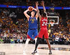 亚博体育-赛地聚焦:英超集结日热度飙升;丹佛掘金豪取连胜;赛场秩序良好;团队化学反应显著