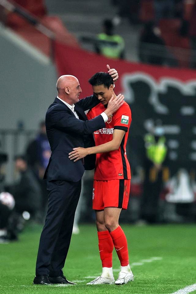 亚博体育在线登录-德甲国际比赛日再迎强敌，上海海港手感冰凉，主帅态度：气氛紧张，赛程密集仍需轮换